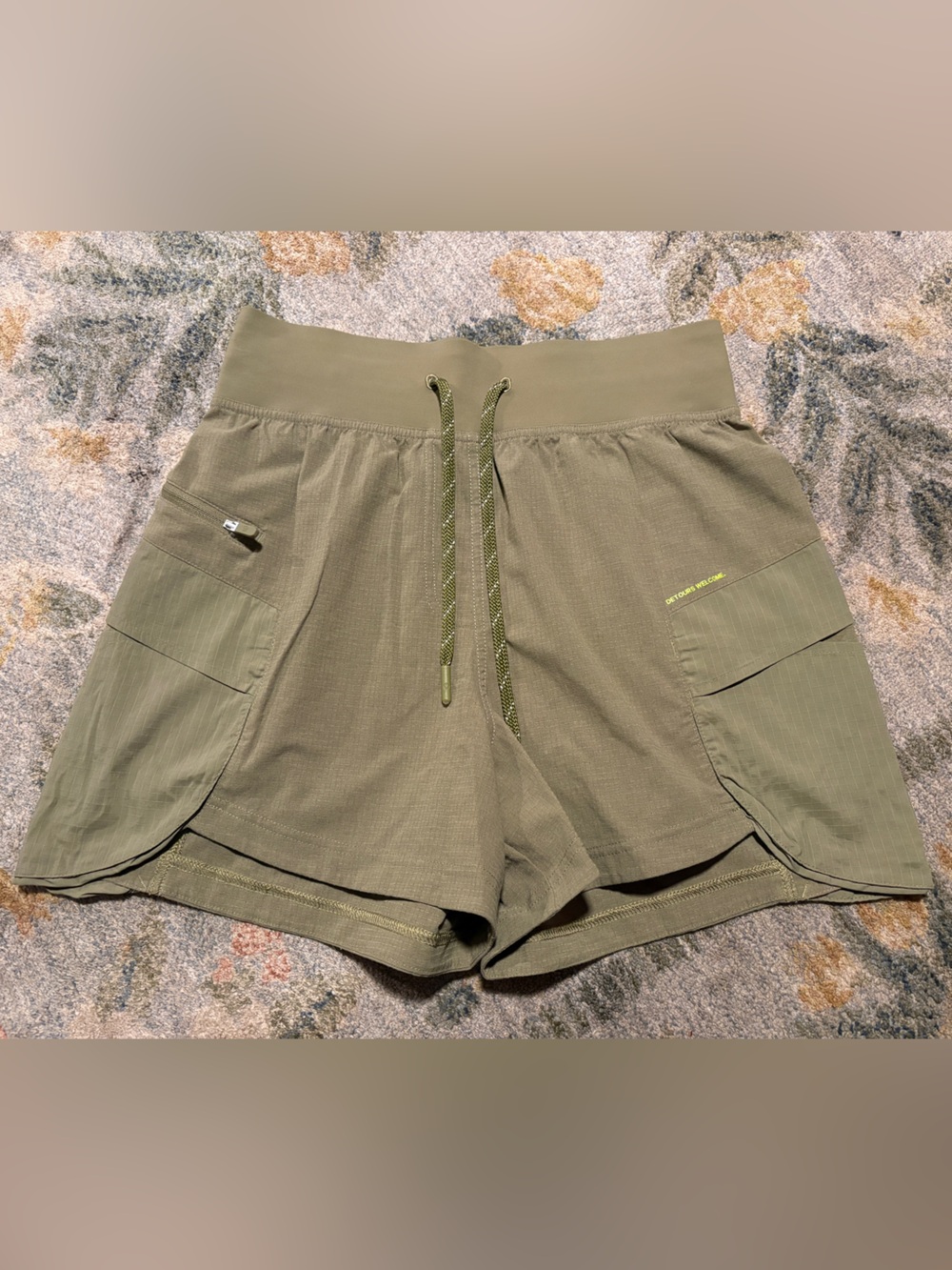 Lululemon Size 6 WovenAir High-Rise Hiking Shorts